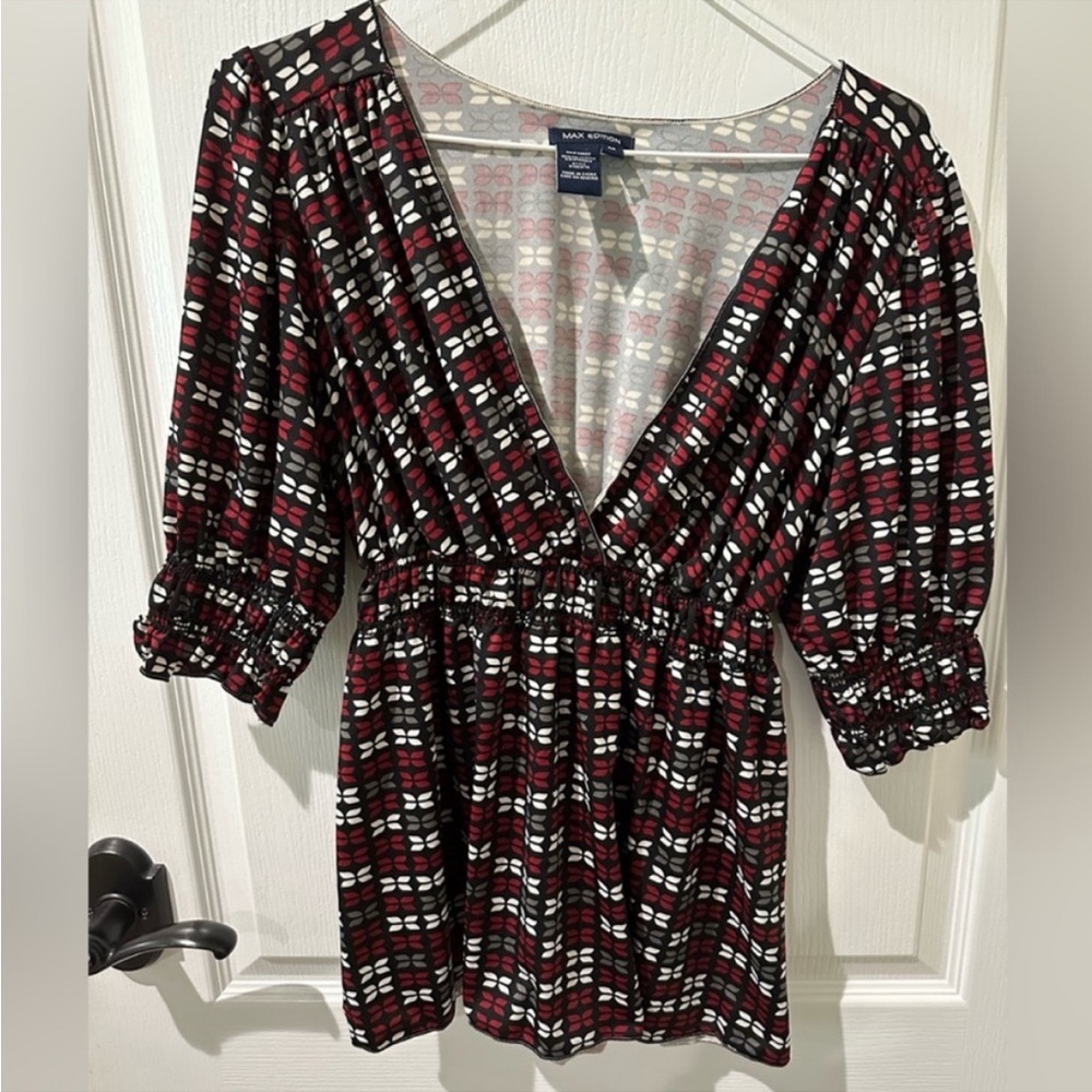 Max Edition Red, White, and Black Print Boho V-neck Top Sz M